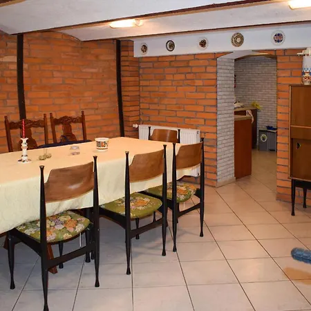 Beautiful In W/ 5 Bedrooms Оструда