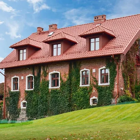 Beautiful In W/ 5 Bedrooms *